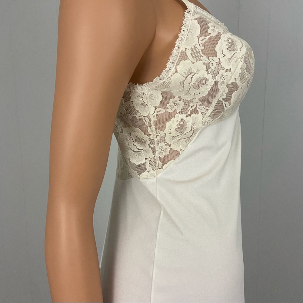 🚫SOLD🚫Vintage 60’s Vanity Fair Slip Full 34 Bust Cream Nylon Rose Lace Lacey - Picture 6 of 13